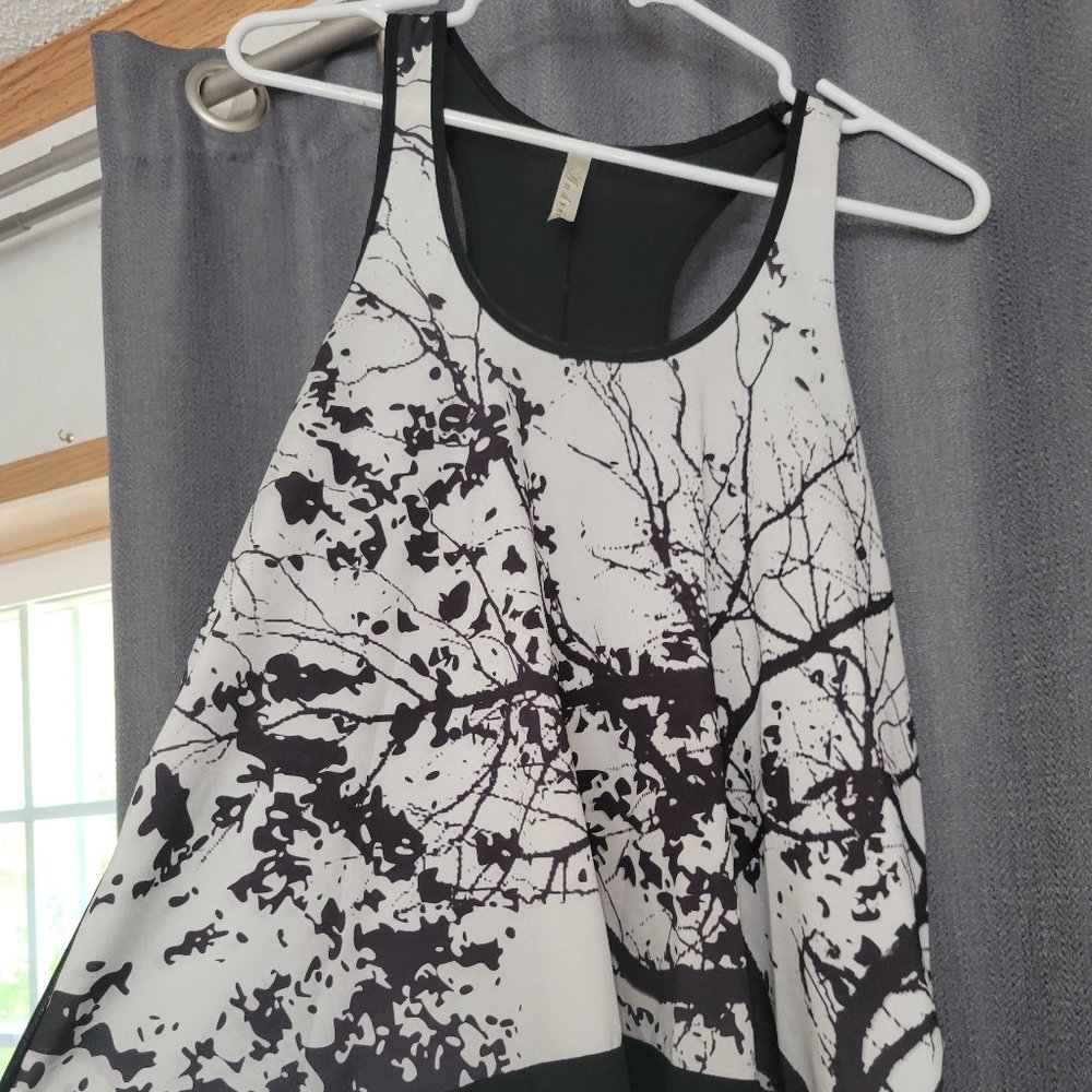 Flowy Black and White Tank